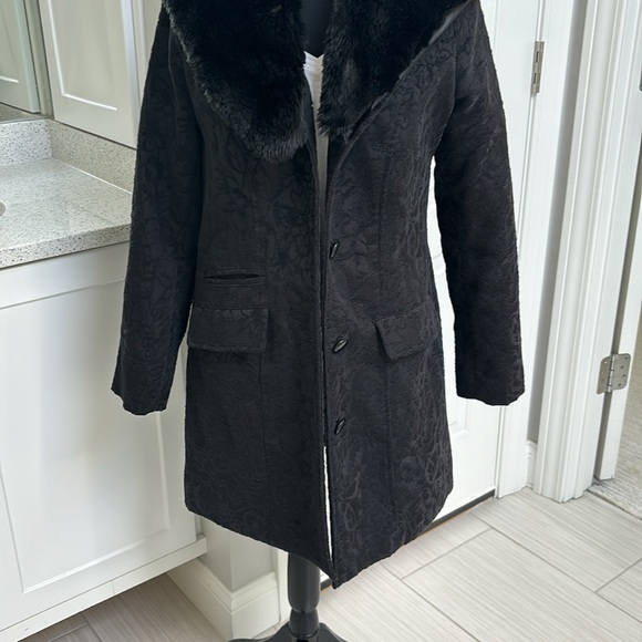 Black patterned Dress Coat By Xhilaration size small. Removable fur collar. - Picture 3 of 13